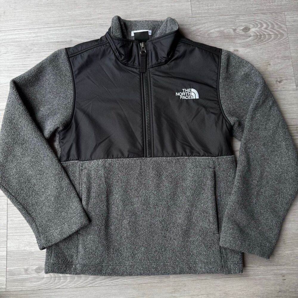 The North Face boys' mixed-media quarter-zip fleece pullover size xs 6